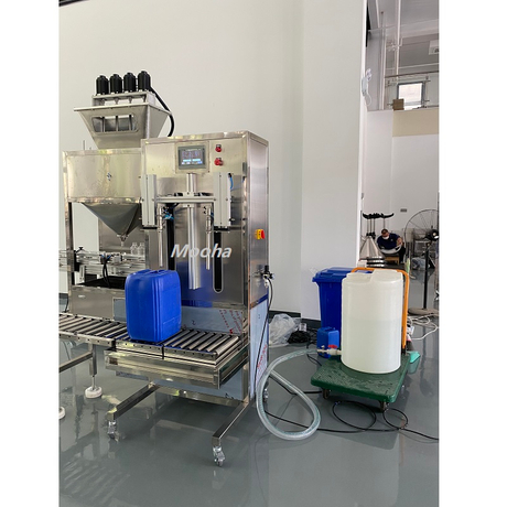 02L liquid filling machine 3.jpg